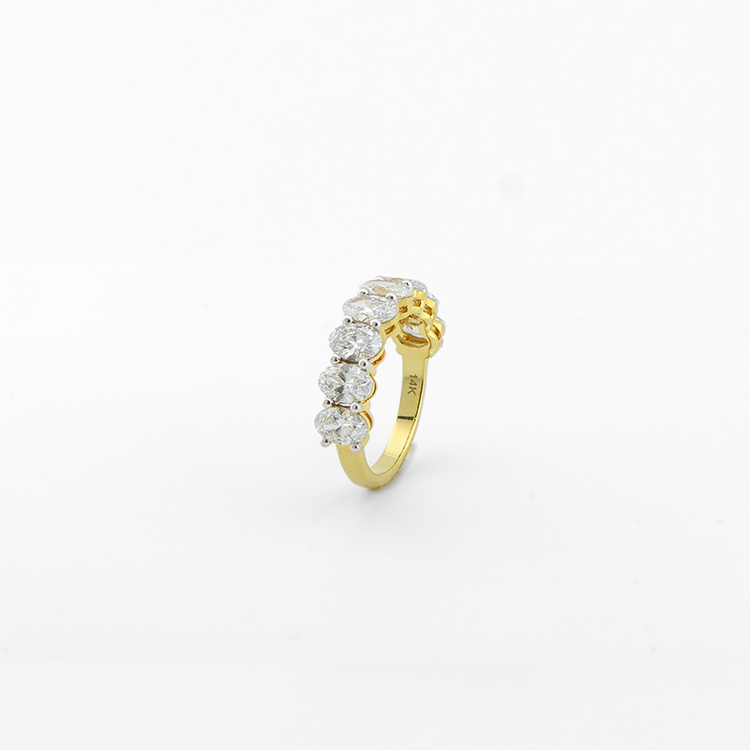 Brille Oval Diamond Ring